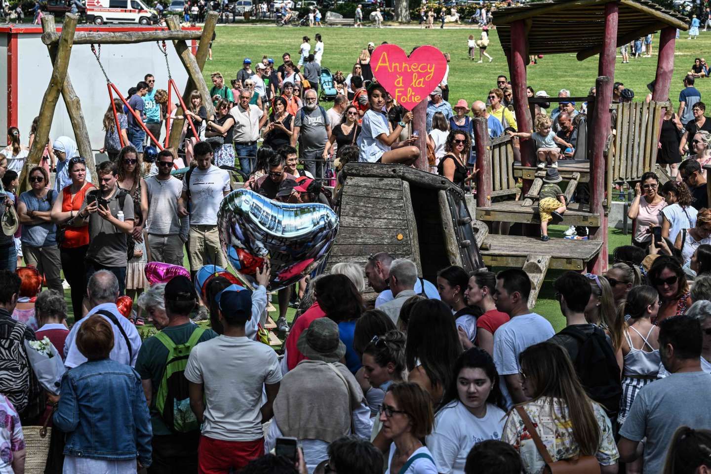 Hommage à Annecy, enfants retrouvés dans la jungle colombienne, Djokovic couronné à Roland-Garros… Les cinq infos à retenir du week-end