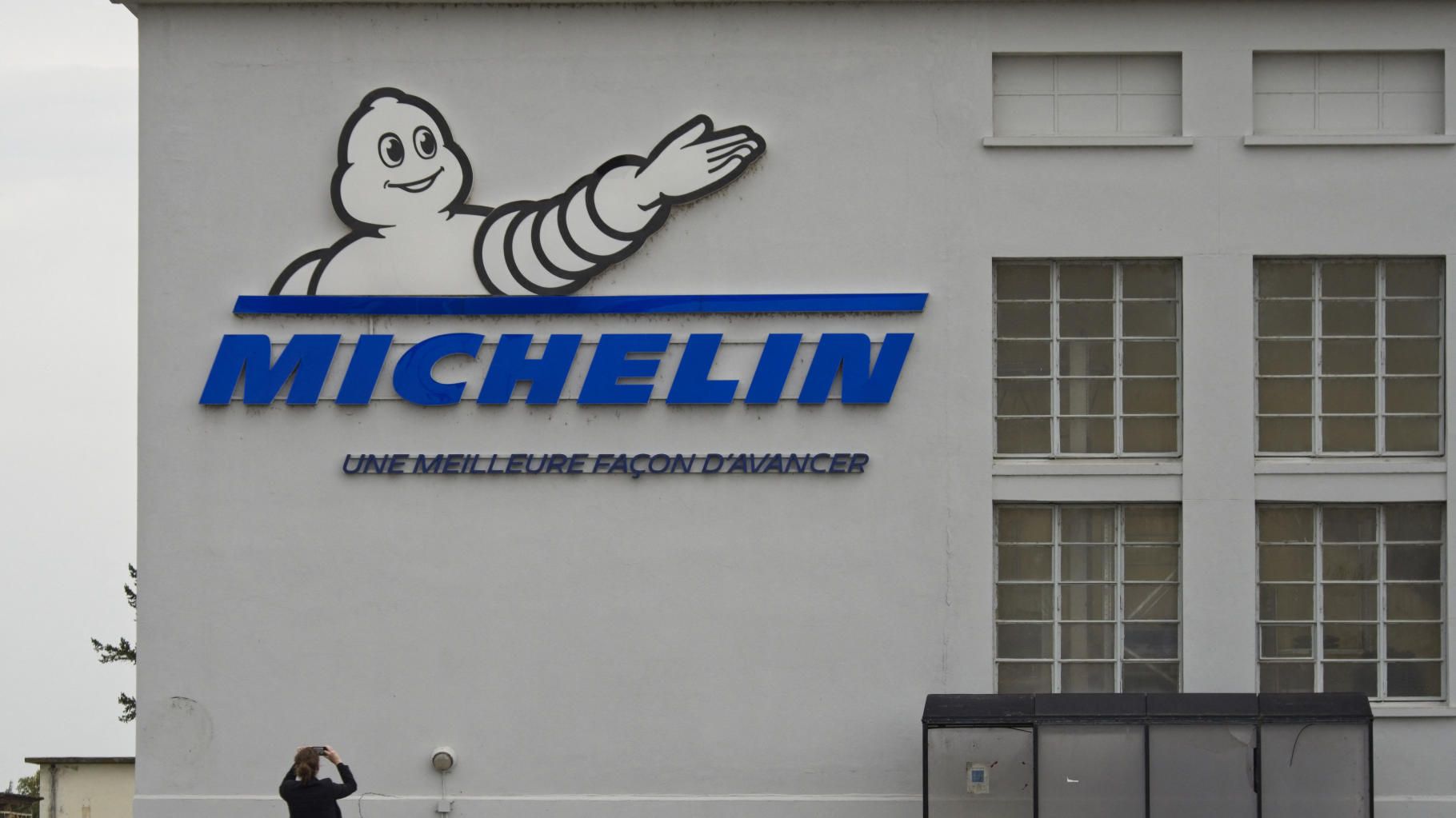 Une caméra dissimulée dans une salle de pause découverte, Michelin s’excuse et annonce mener une enquête interne