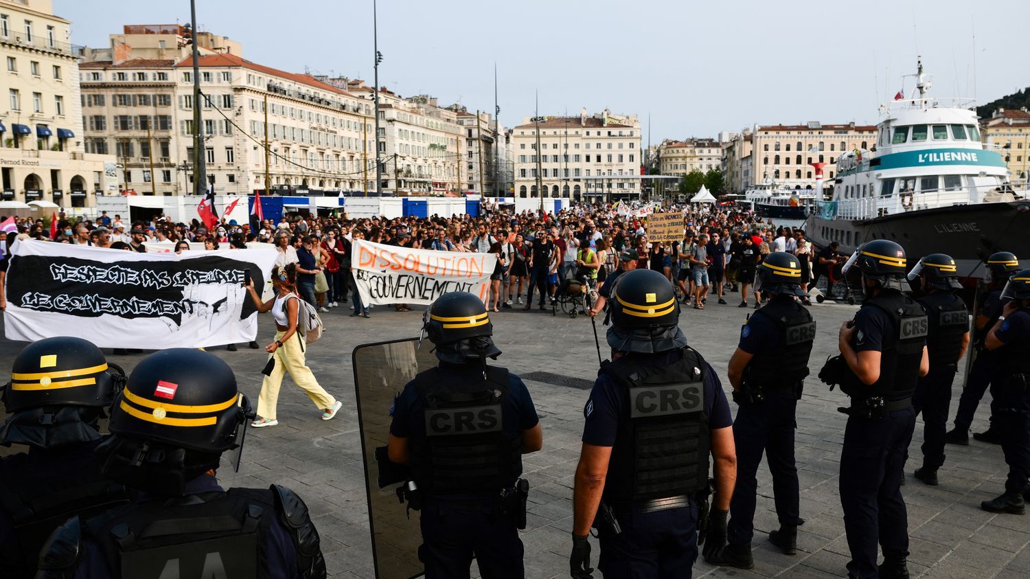 Visite d'Emmanuel Macron à Marseille : une enquête ouverte après l'agression d'une journaliste par un CRS