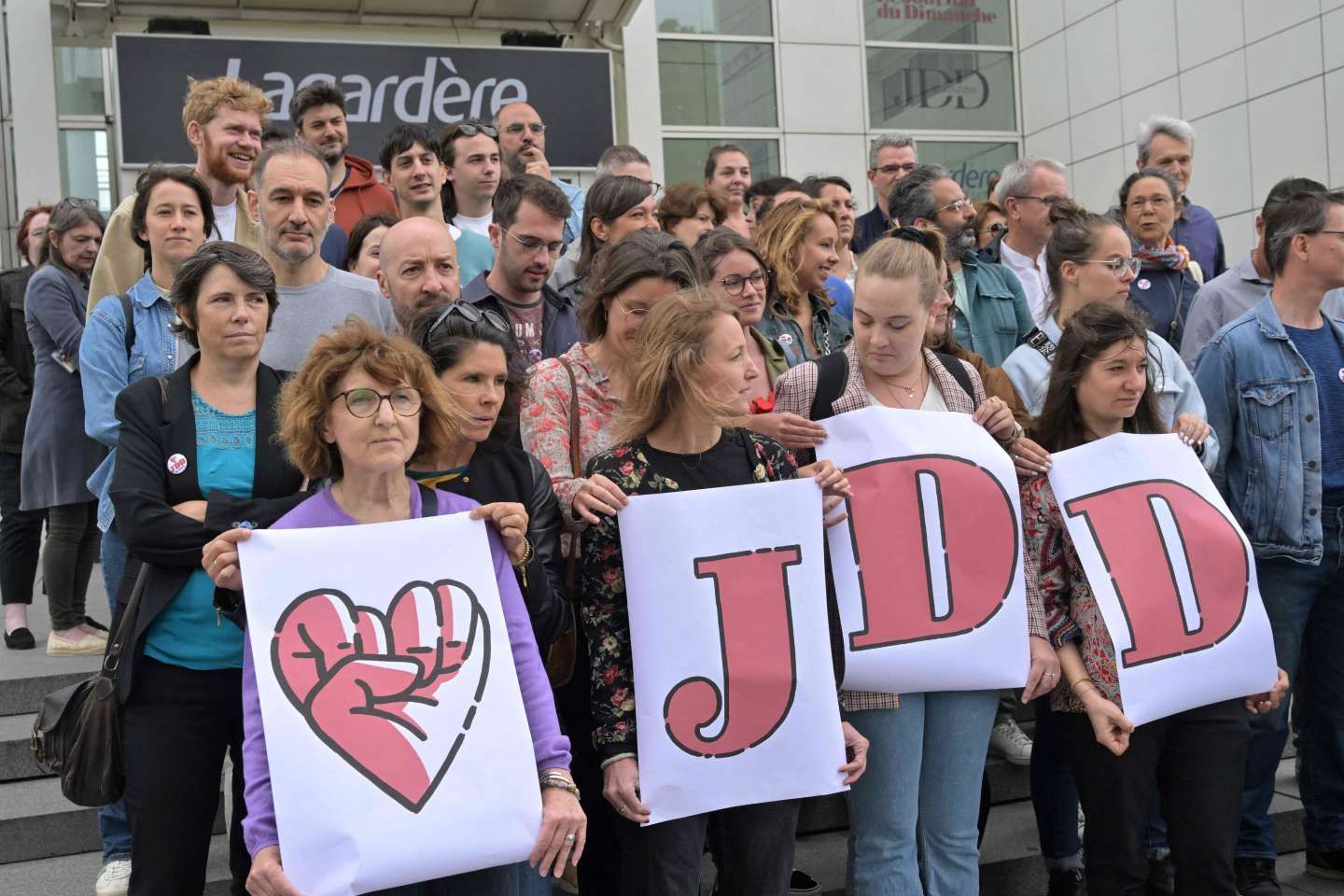 Après dix-neuf jours, la grève au " JDD " est reconduite pour vingt-quatre heures