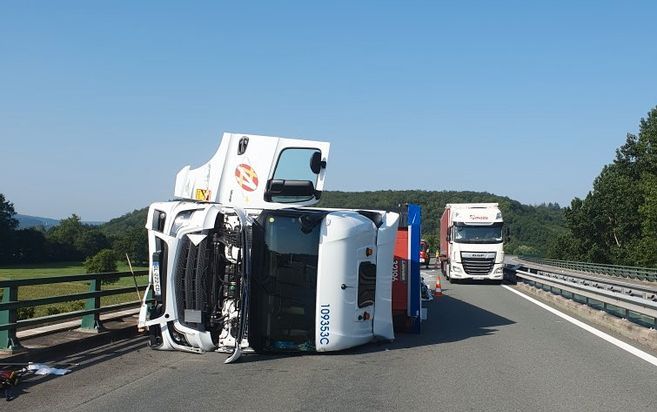 Un poids lourd de 38 tonnes se couche sur l'A89 près de Brive : le conducteur évacué vers l'hopital