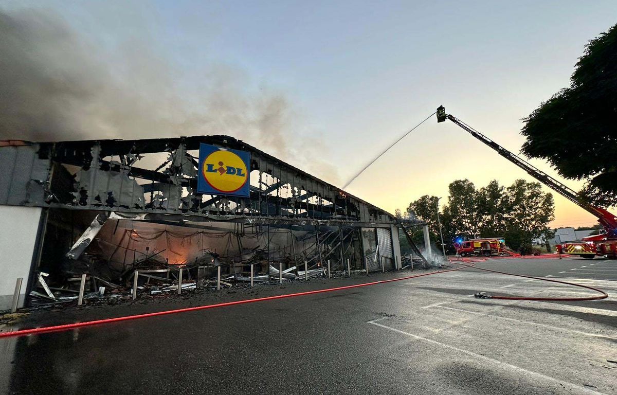 Un supermarché Lidl ravagé par un spectaculaire incendie