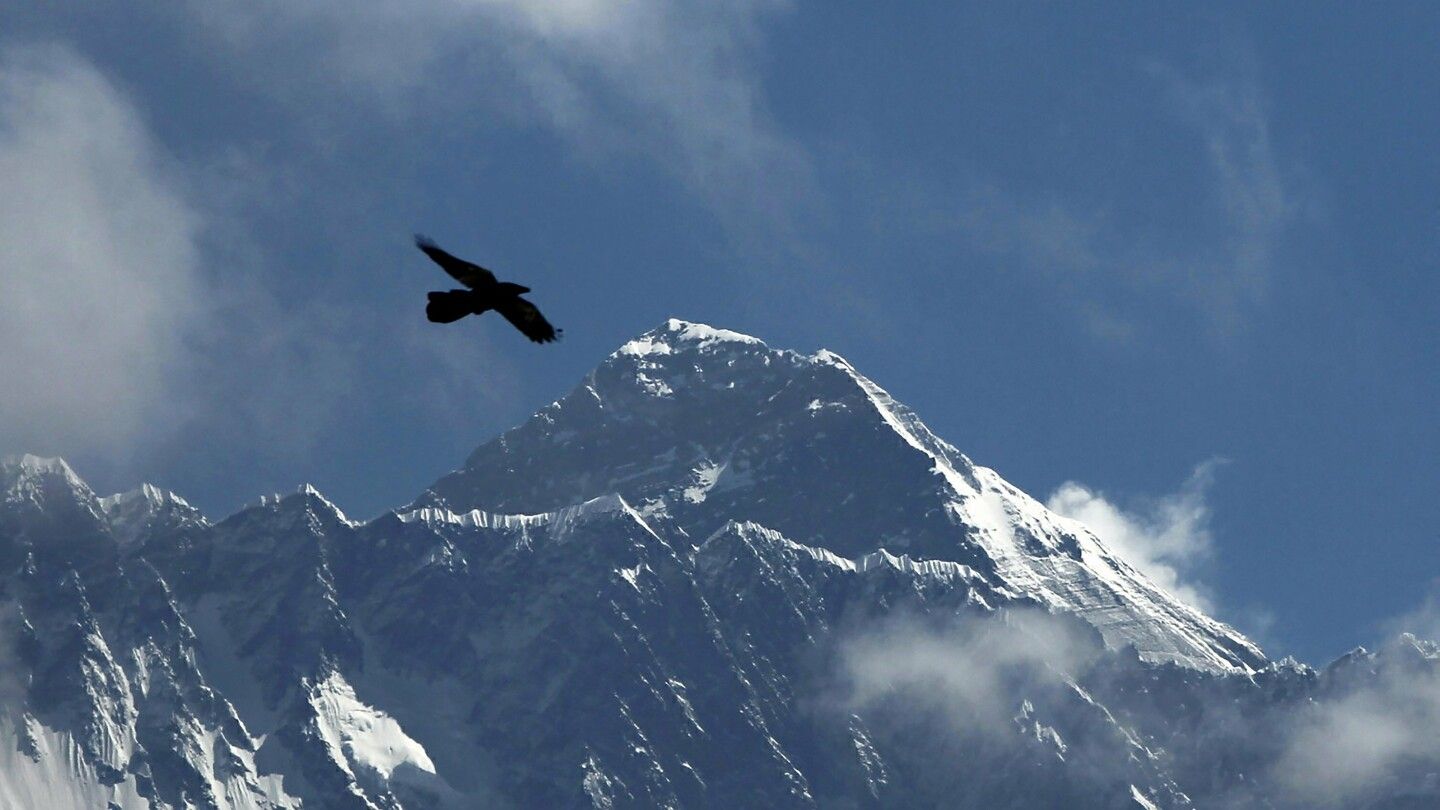 At least 5 dead after helicopter carrying foreign tourists crashes near Mount Everest in Nepal