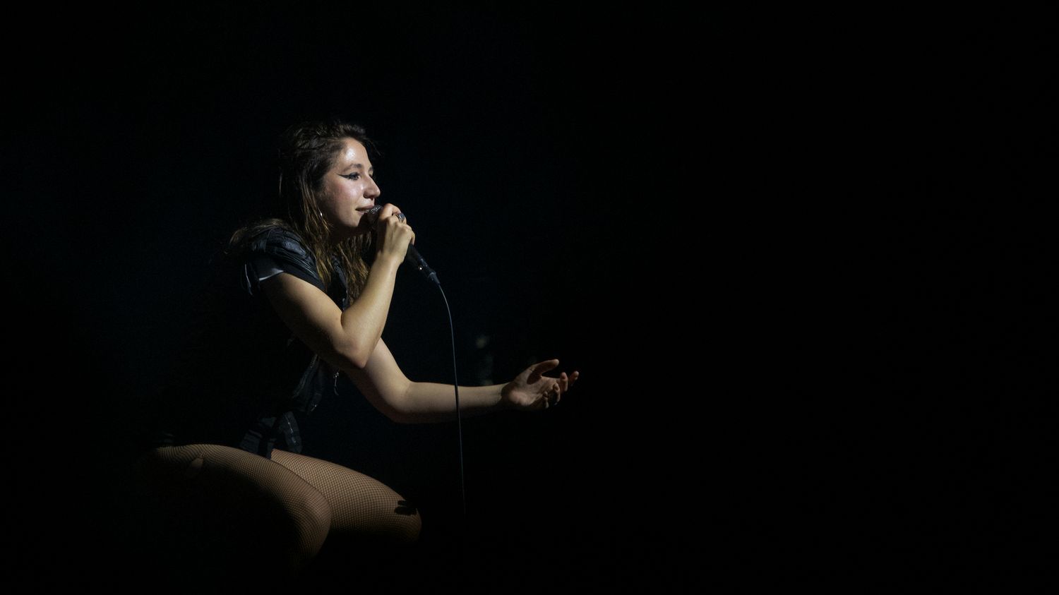 Propos d'Izïa Higelin contre Macron : on vous résume en six actes la polémique autour de la chanteuse