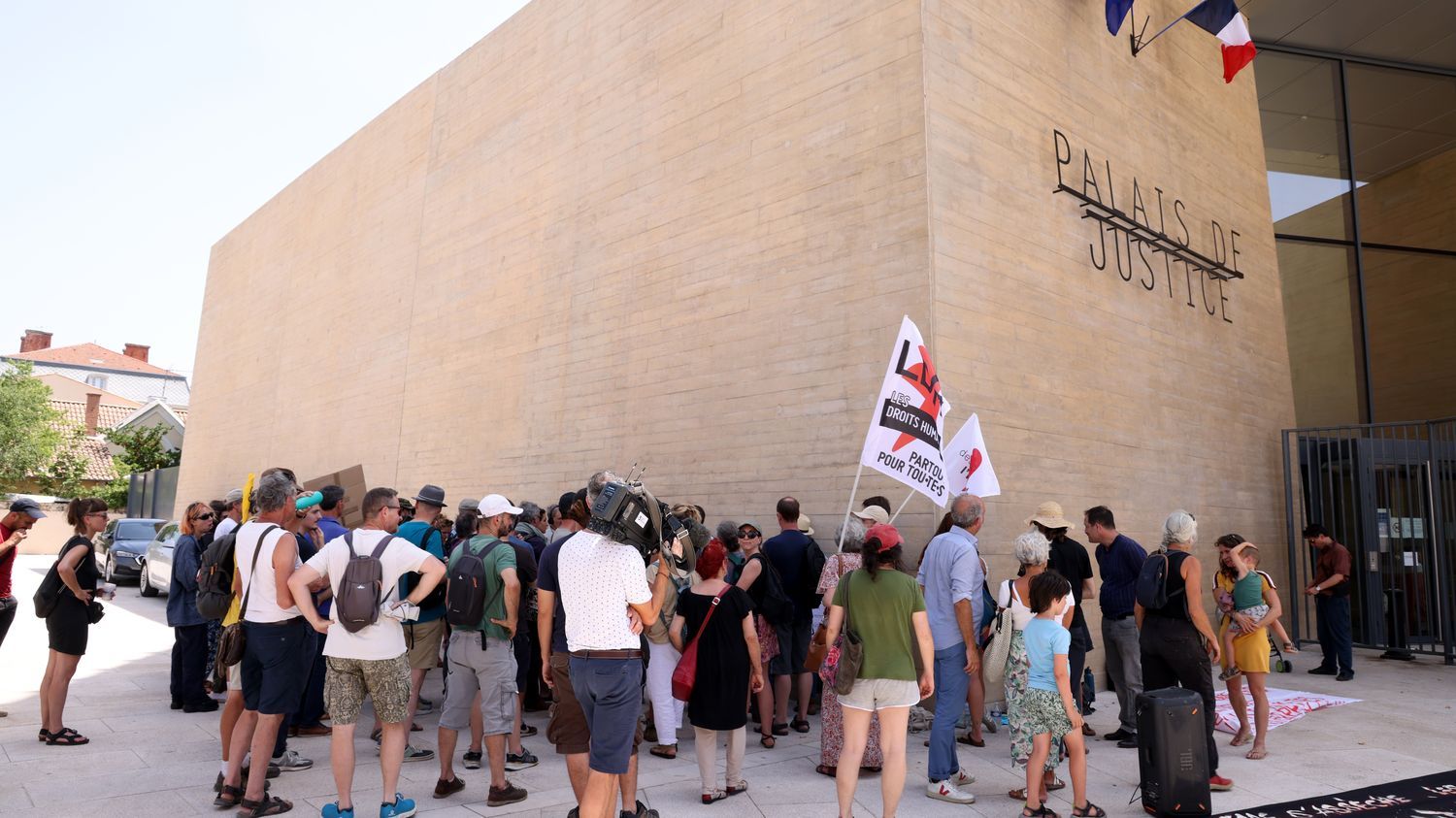 Lafarge ciblé par des militants écologistes : deux personnes mises en examen pour une action contre une cimenterie près de Marseille