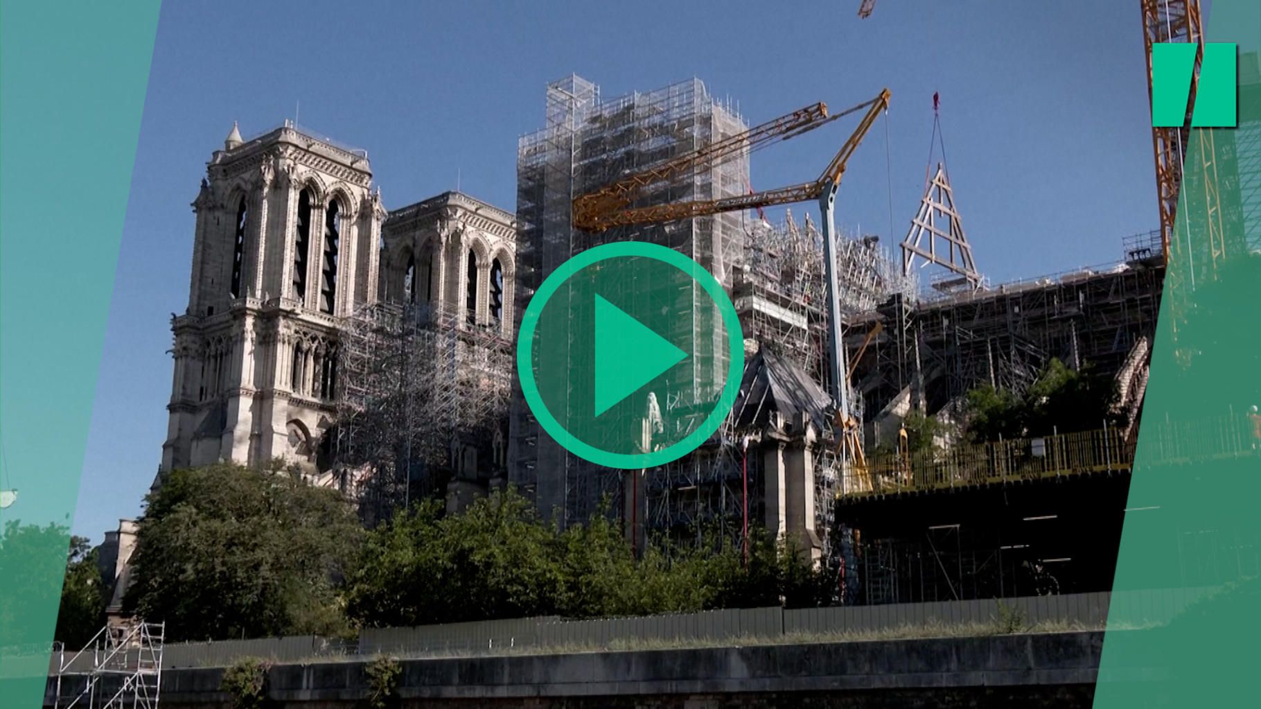 La cathédrale Notre-Dame de Paris a retrouvé une partie de sa charpente arrivée par péniche sur la Seine