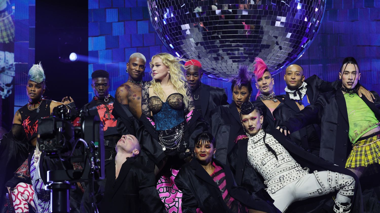 "Madonna est derrière la mise en scène à 85%" : le danseur Nicolas Huchard se confie sur The Celebration Tour, la tournée anniversaire de la reine de la pop