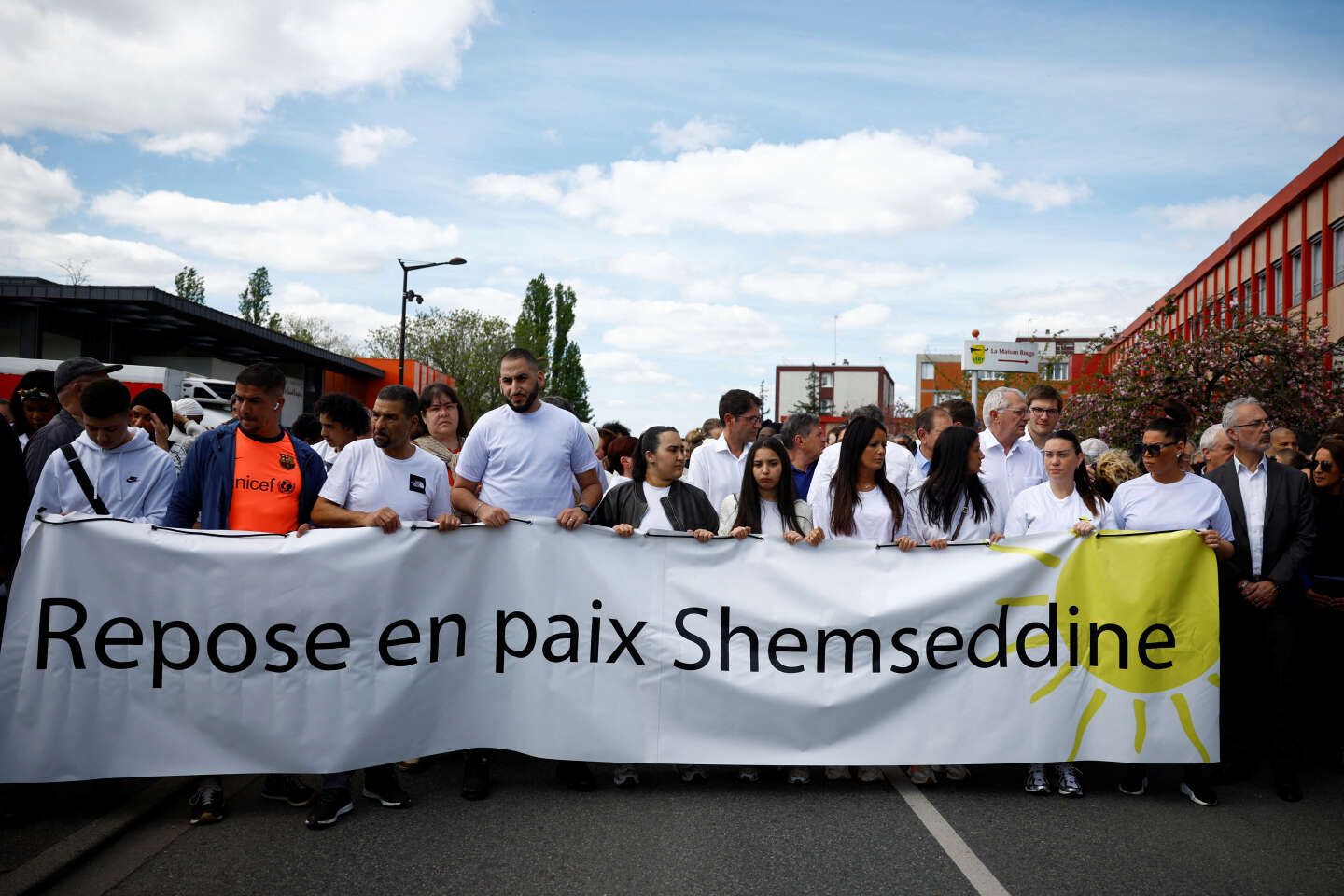 " Cela aurait pu être le mien " : à Viry-Châtillon, parents et enfants marchent ensemble pour rendre hommage à Shemseddine