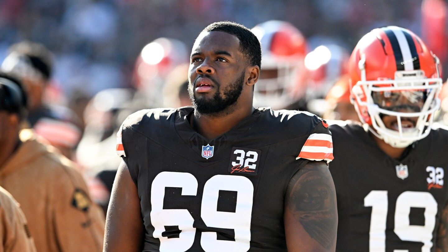 Browns trade Leroy Watson to Titans