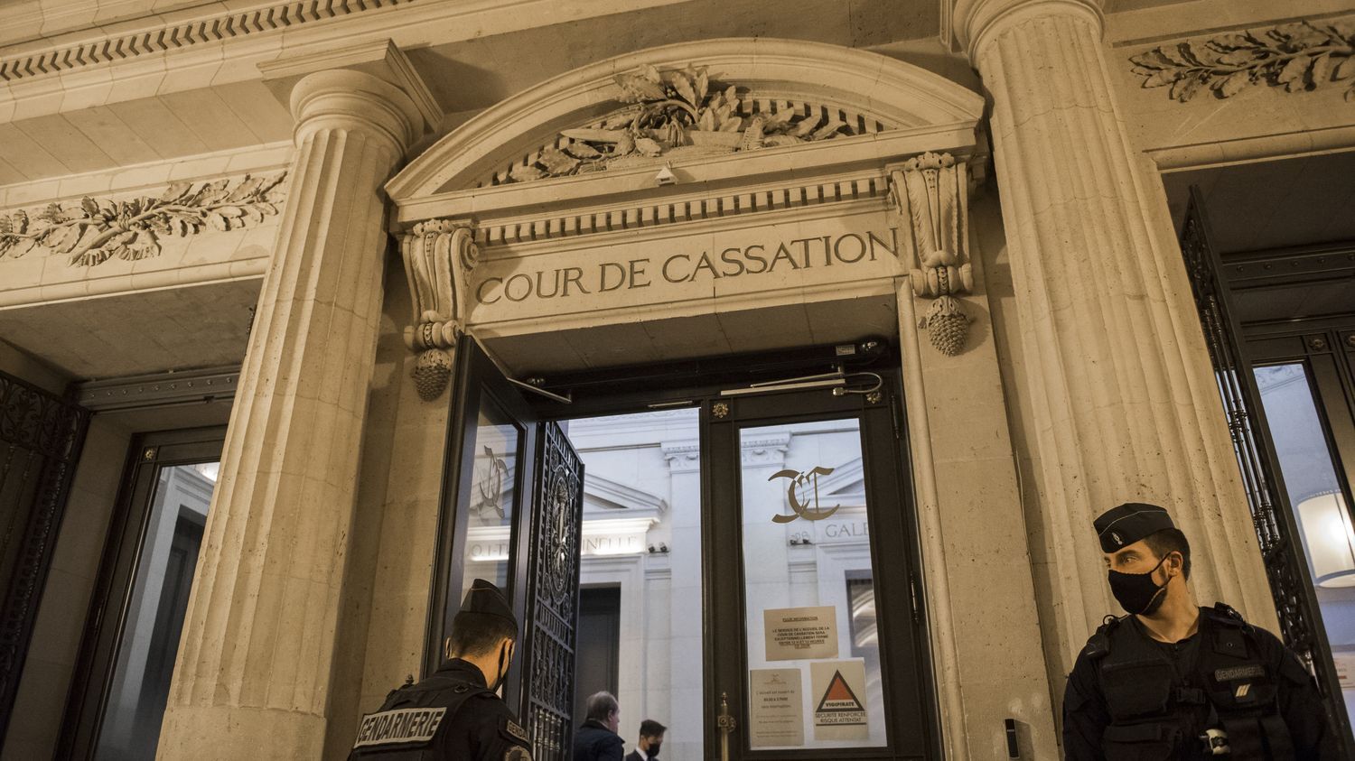 La Cour de cassation reconnaît à la justice française une "compétence universelle" dans deux affaires qui concernent des crimes commis en Syrie