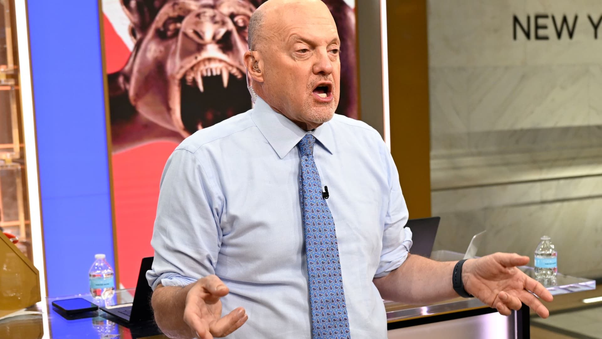 Here's what Jim Cramer expects from key consumer earnings next week