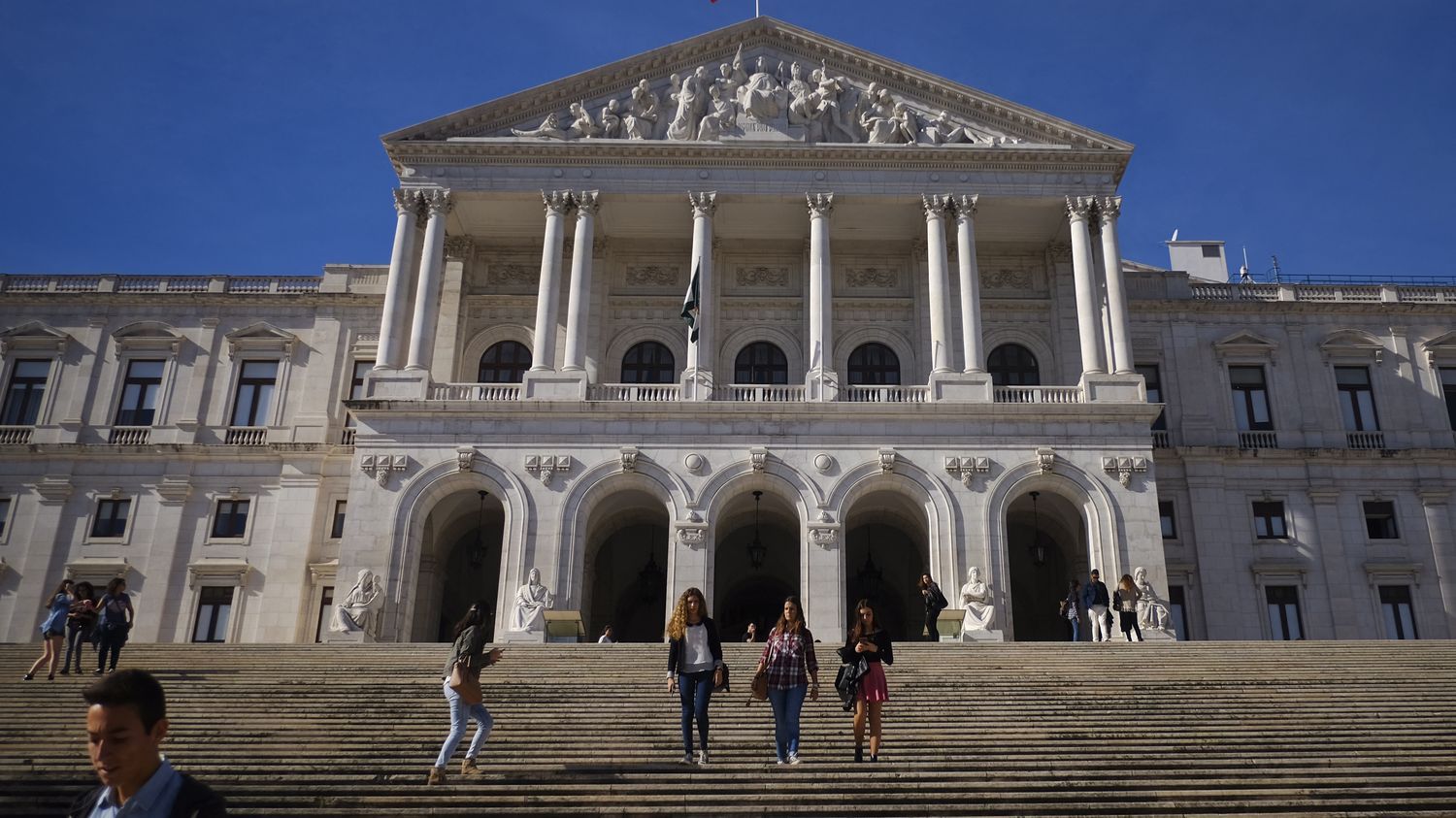 Portugal : le Parlement dépénalise l'euthanasie, la loi pourrait entrer en vigueur dès l'automne