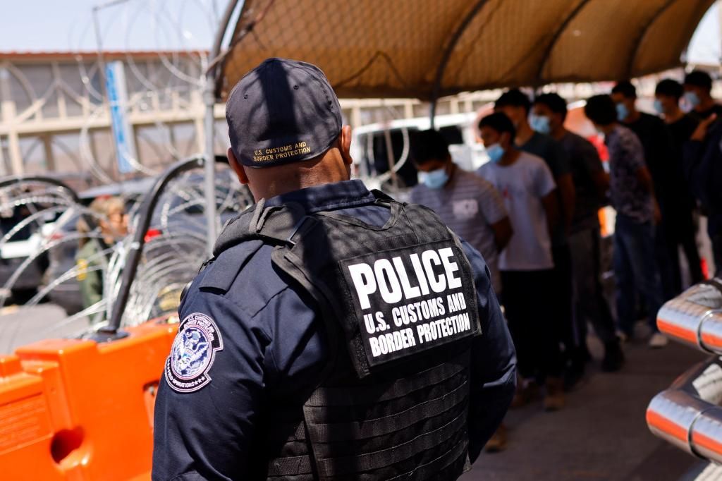 Mexico stops issuing travel docs, adding to US migration chaos