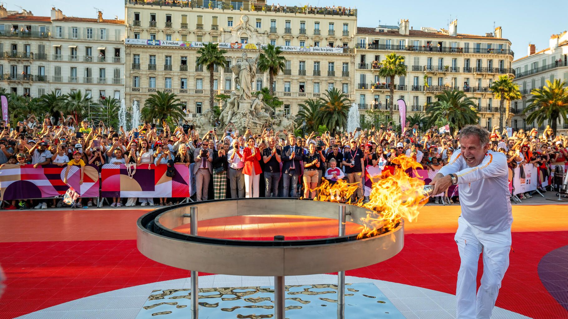 JO de Paris : 23 actions visant à perturber le relais de la flamme olympique déjouées, selon Darmanin