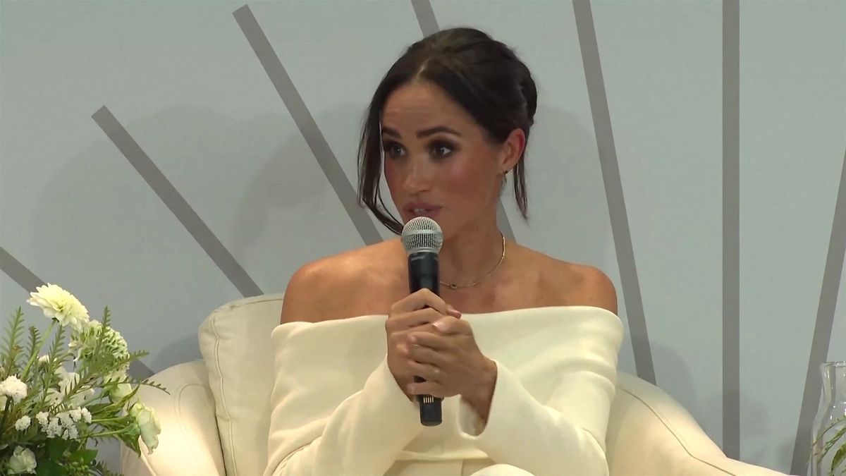 Meghan Markle au Nigéria : en jaune, elle ressort une robe très symbolique pour une sortie avec le prince Harry