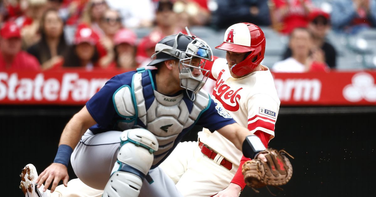 Walter falters as Mariners fall to Angels 9-4