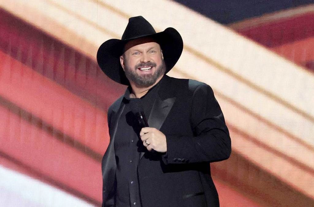 Matt Gaetz & John Rich React to Garth Brooks Selling Bud Light at Bar