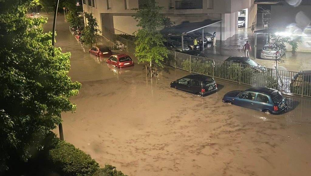 De gros orages de pluie et de grêle provoquent des inondations à Pau