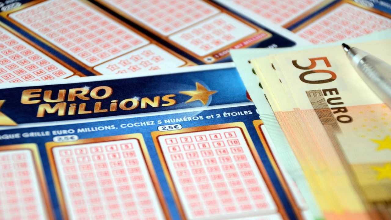 EuroMillions du vendredi 14 juin 2024 : l'incroyable jackpot de 160 millions d'euros pourrait revenir à ces 2 signes astro