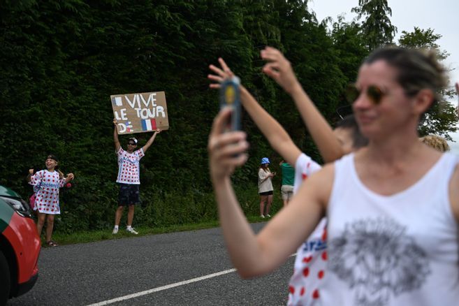 Direct. Les coureurs s'élancent dans la 11e étape du Tour de France, entre Clermont-Ferrand et Moulins