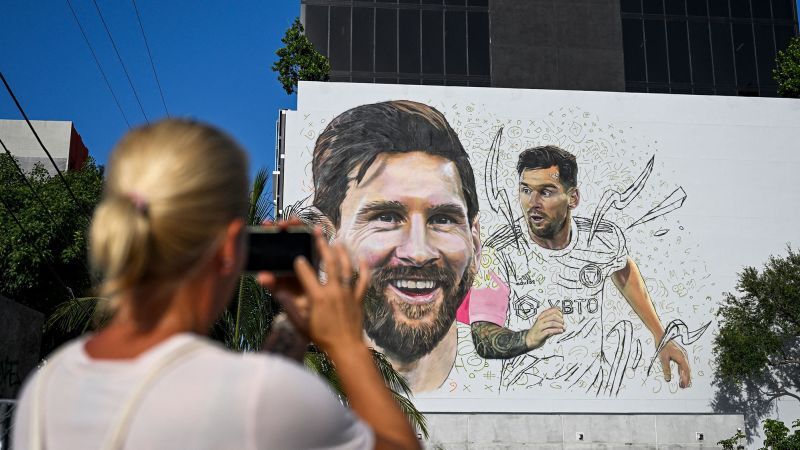 Lionel Messi arrives in Florida as David Beckham helps paint mural of the soccer star