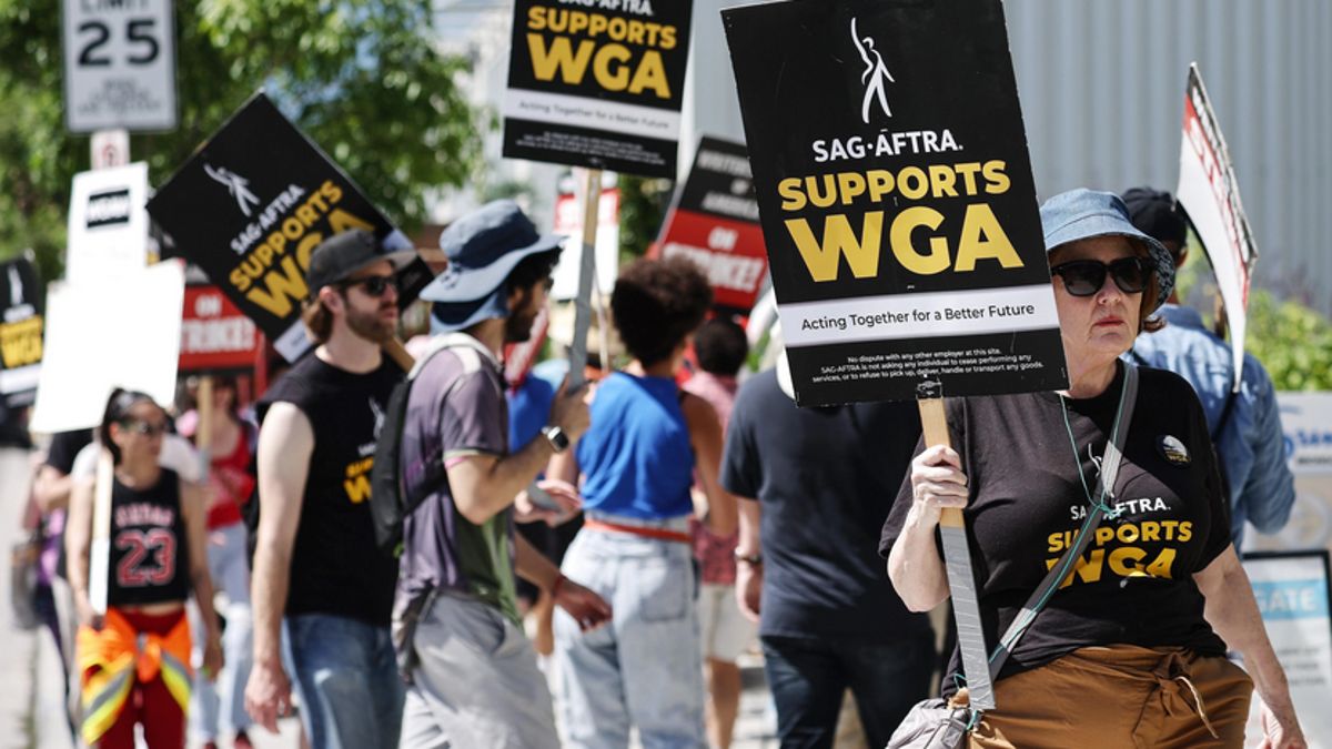 SAG-AFTRA agrees to federal mediator negotiations