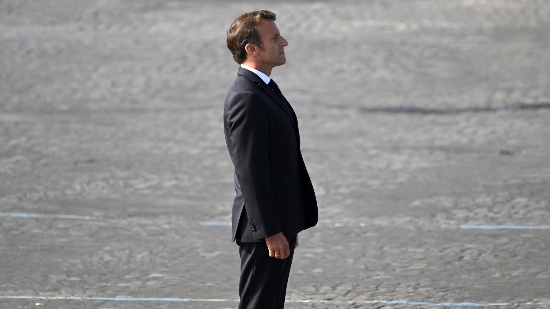 Emmanuel Macron ne prendra pas la parole le 14 juillet, mais " dans les prochains jours "