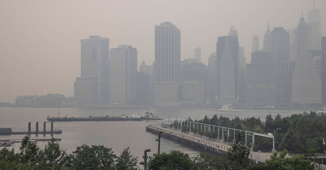 Mayor’s Response to Wildfire Smoke Was Sluggish, New York Officials Say