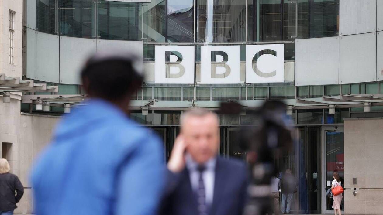 Révélations sur un présentateur vedette de la " BBC " : quatre questions sur l’affaire