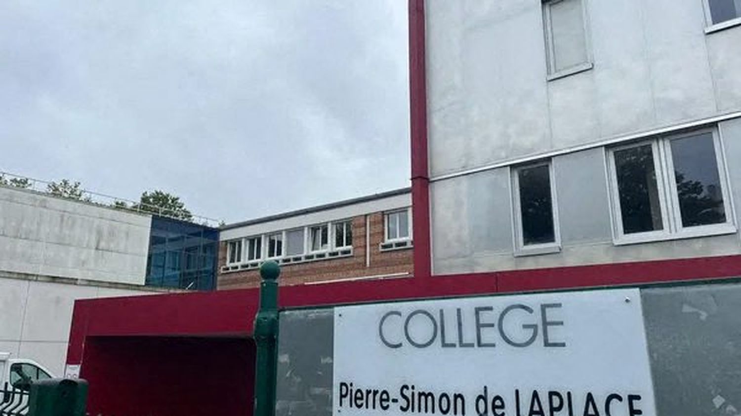 Mort d'un principal de collège à Lisieux : le syndicat des personnels de direction de l'Education nationale demande à pouvoir "faire appel à des sociétés de télésurveillance"