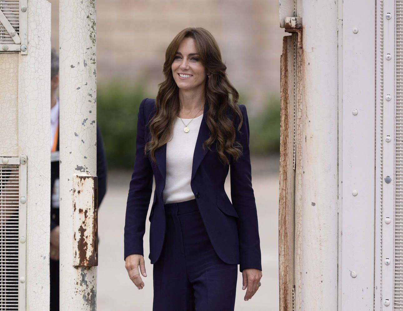 Kate Middleton : coiffure wavy et bandages aux doigts… son arrivée remarquée en prison !