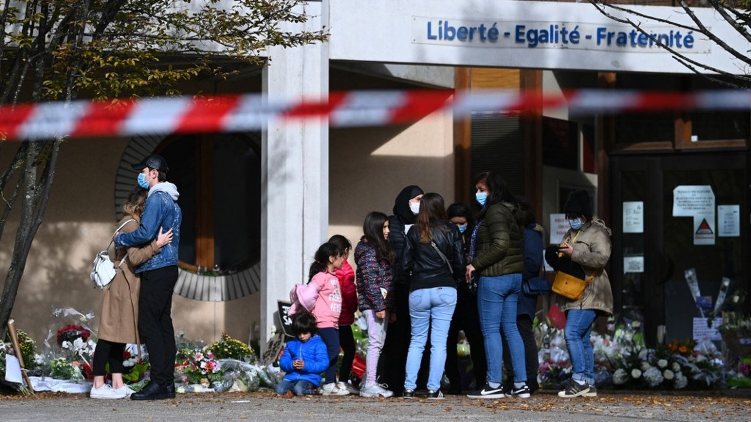 "Je n'ai pas réussi à le protéger" : devant la cour d'assises, l'ancienne principale du collège de Samuel Paty fait part de sa vie arrêtée