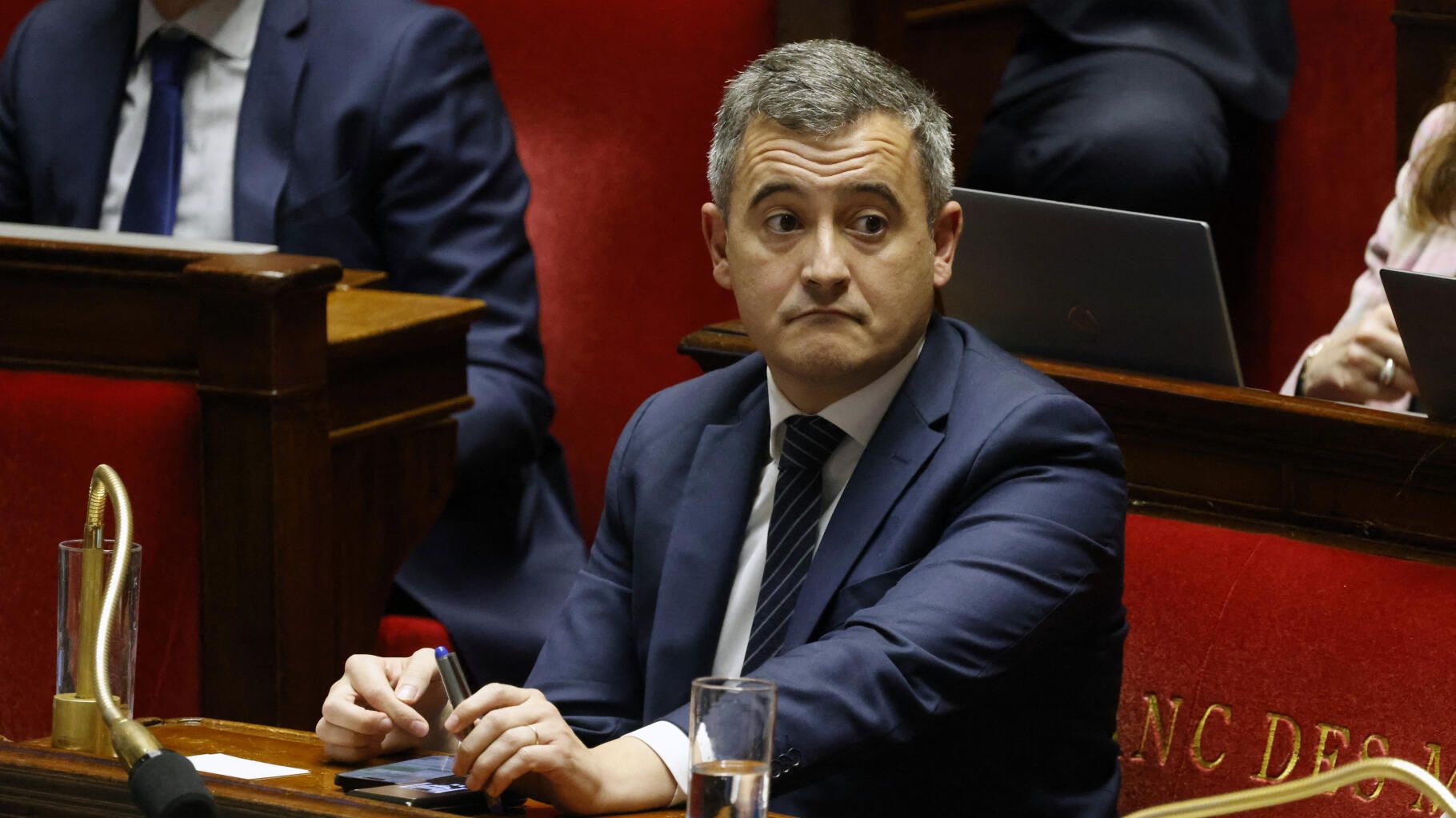 Loi immigration : des tentatives de " corruption " de députés ? Darmanin porte plainte