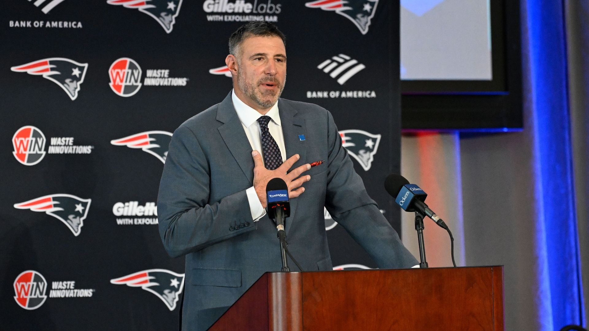 Mike Vrabel Gives Update On Patriots' Two Coordinator Searches