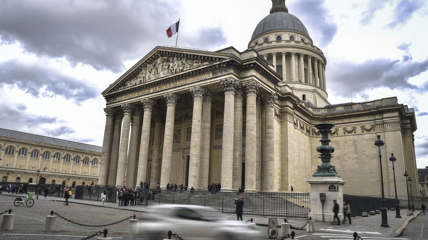 Emmanuel Macron favorable à une entrée au Panthéon de Robert Badinter