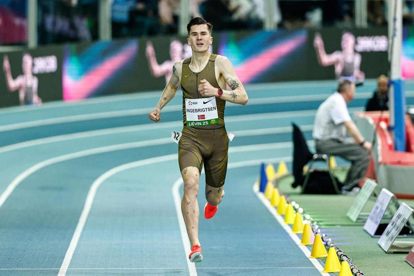 Athlétisme : à Liévin, Jakob Ingebrigtsen bat deux records du monde pour le prix d’un