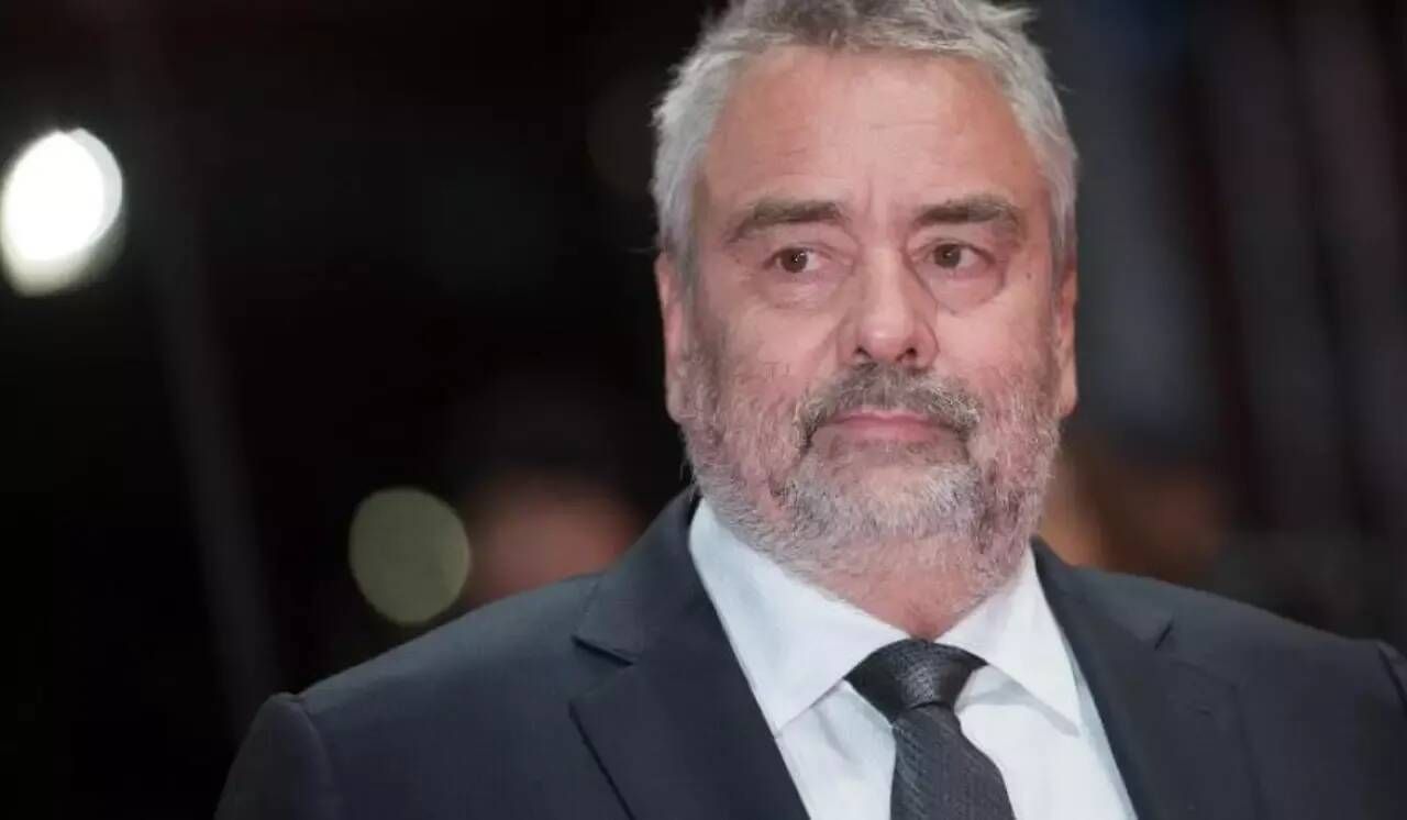 Avocate dans l'affaire Orpea, chroniqueuse chez TPMP... Qui est Sarah Saldmann la nouvelle compagne du réalisateur Luc Besson?