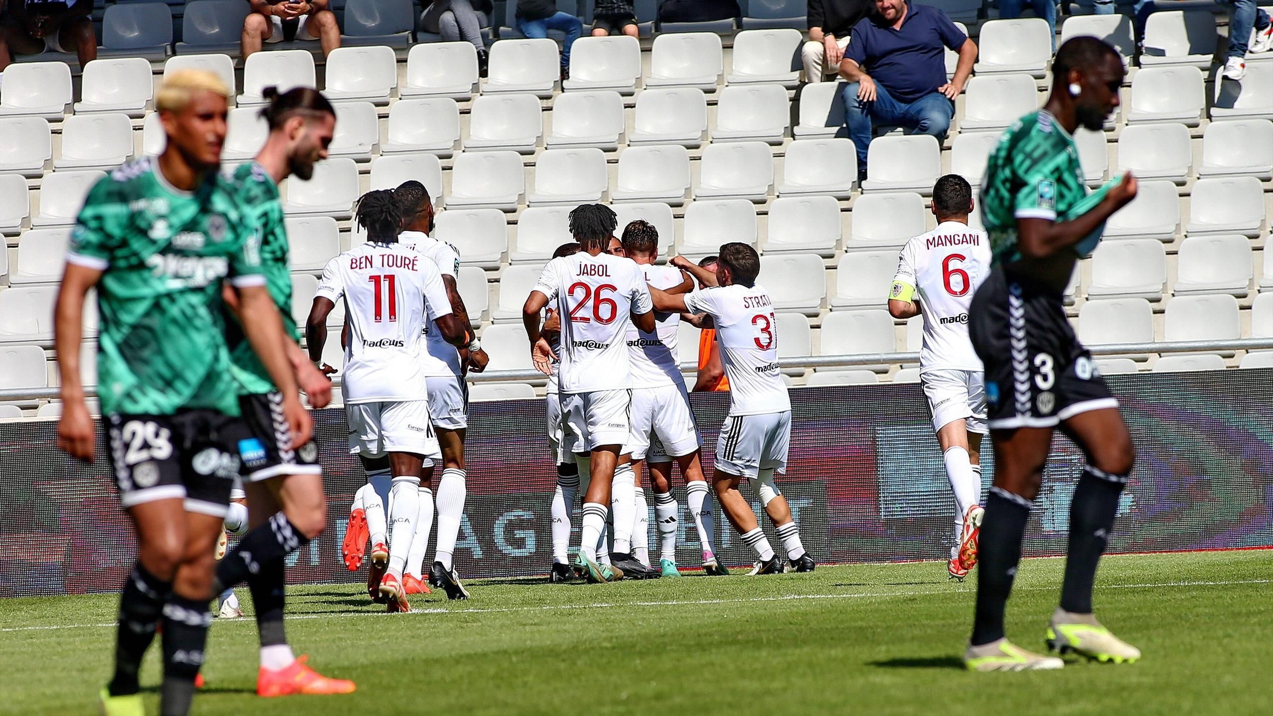 Ligue 2 : Auxerre et Saint-Étienne pas à la fête, Valenciennes relégué