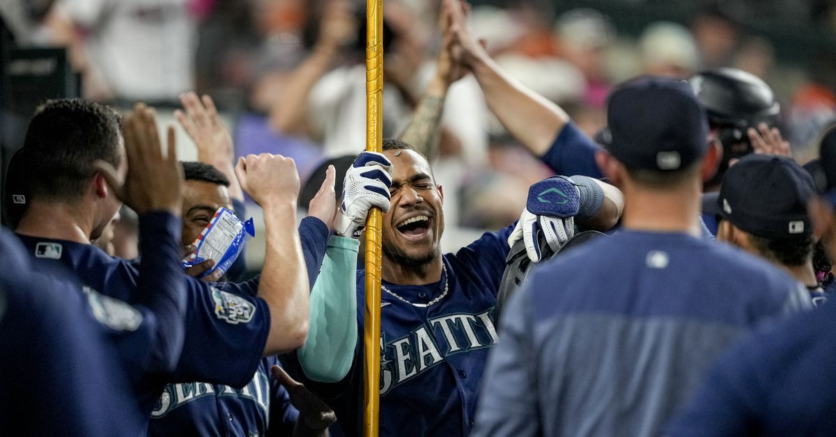 The Mariners ride the wave of ebb and flow, rise back to .500 with win over Detroit Tigers on the road