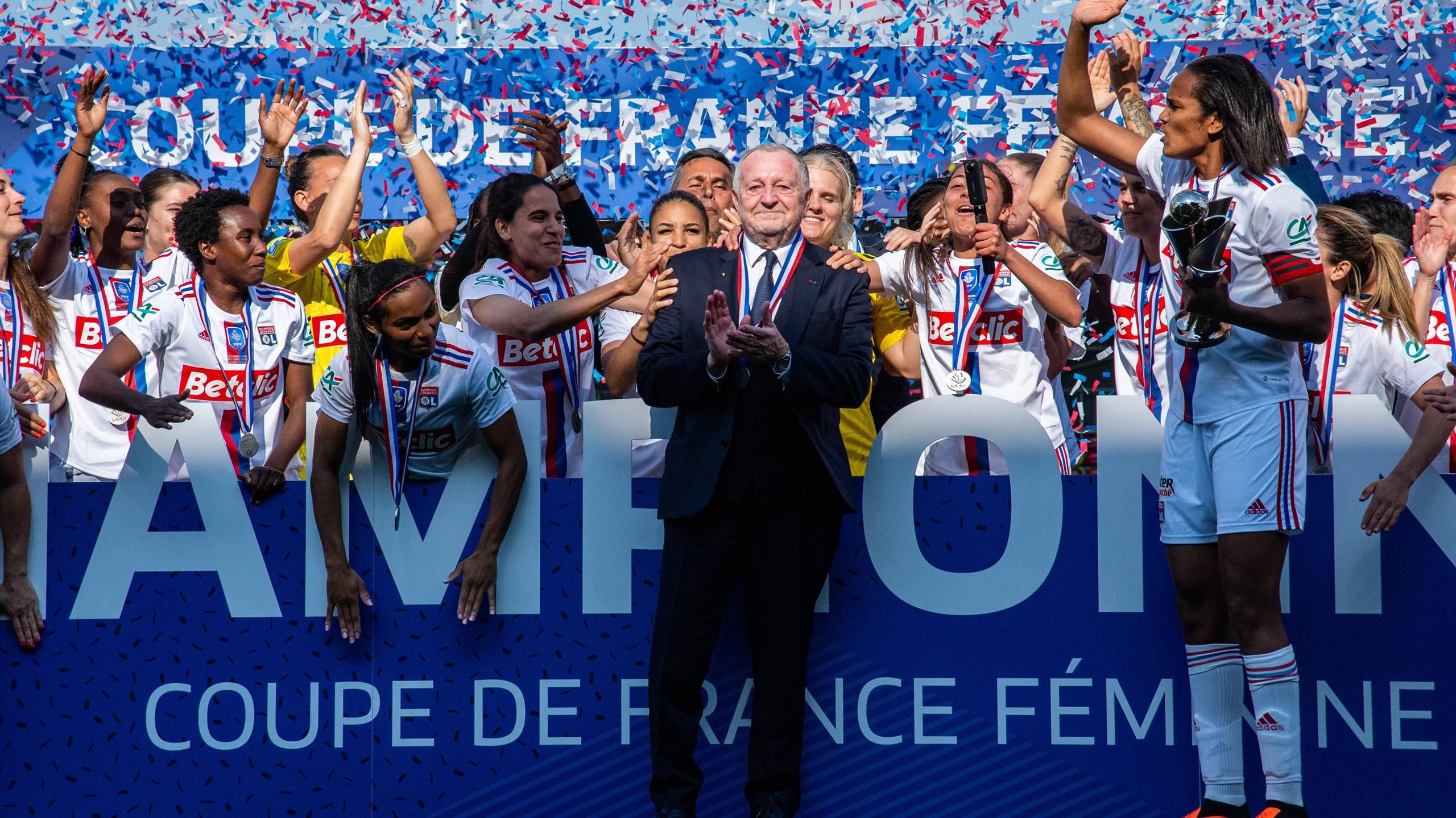 Coupe de France féminine - OL-PSG - Les féminines rendent un vibrant hommage à Jean-Michel Aulas