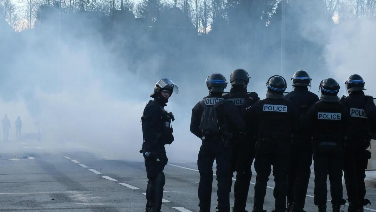 Pau : ils tentent d’entrer sur le circuit automobile pour protester contre la réforme des retraites, cinq policiers blessés