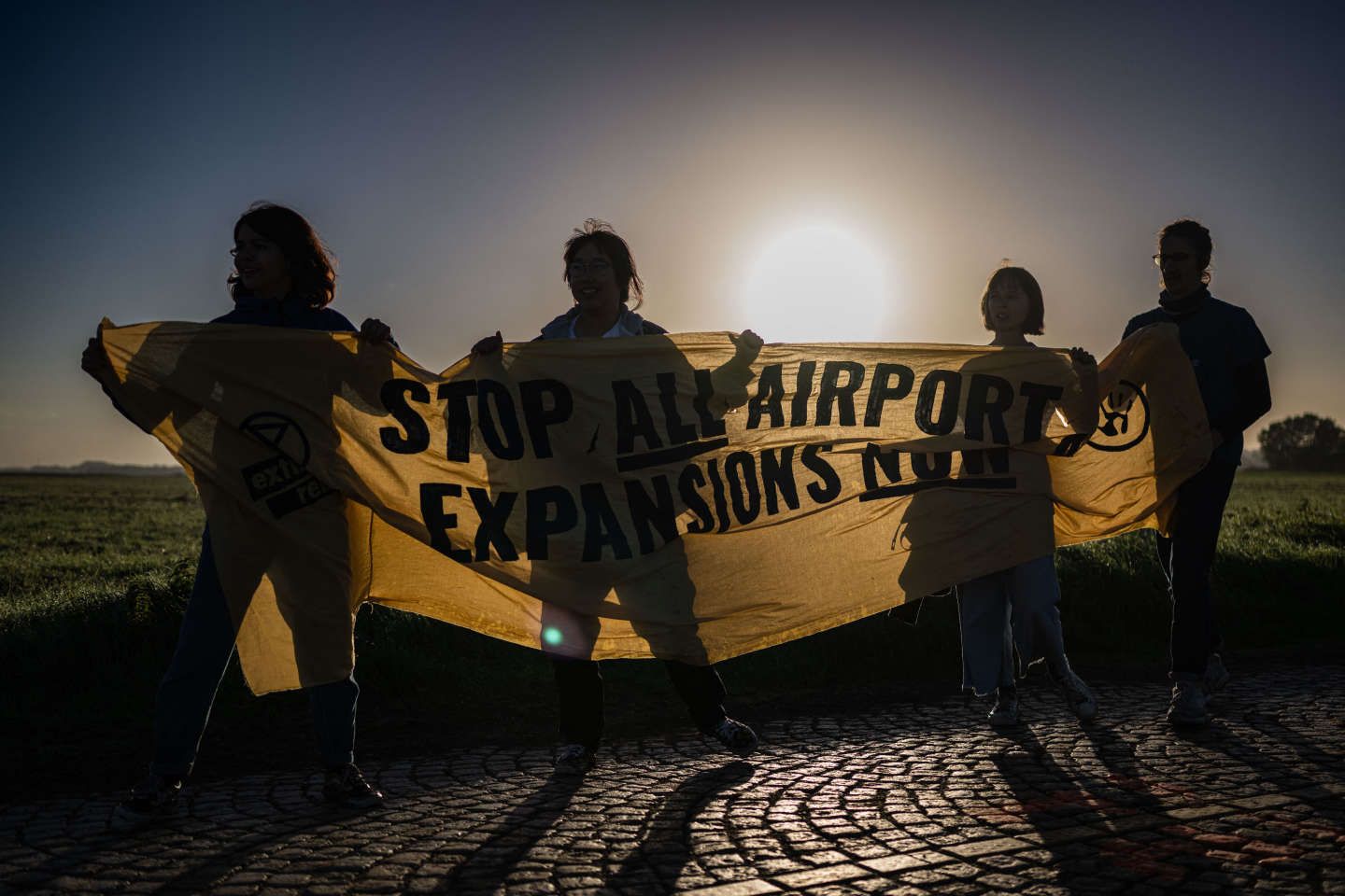 Une manifestation contre l’extension de l’aéroport de Lille-Lesquin rassemble plus de 300 opposants