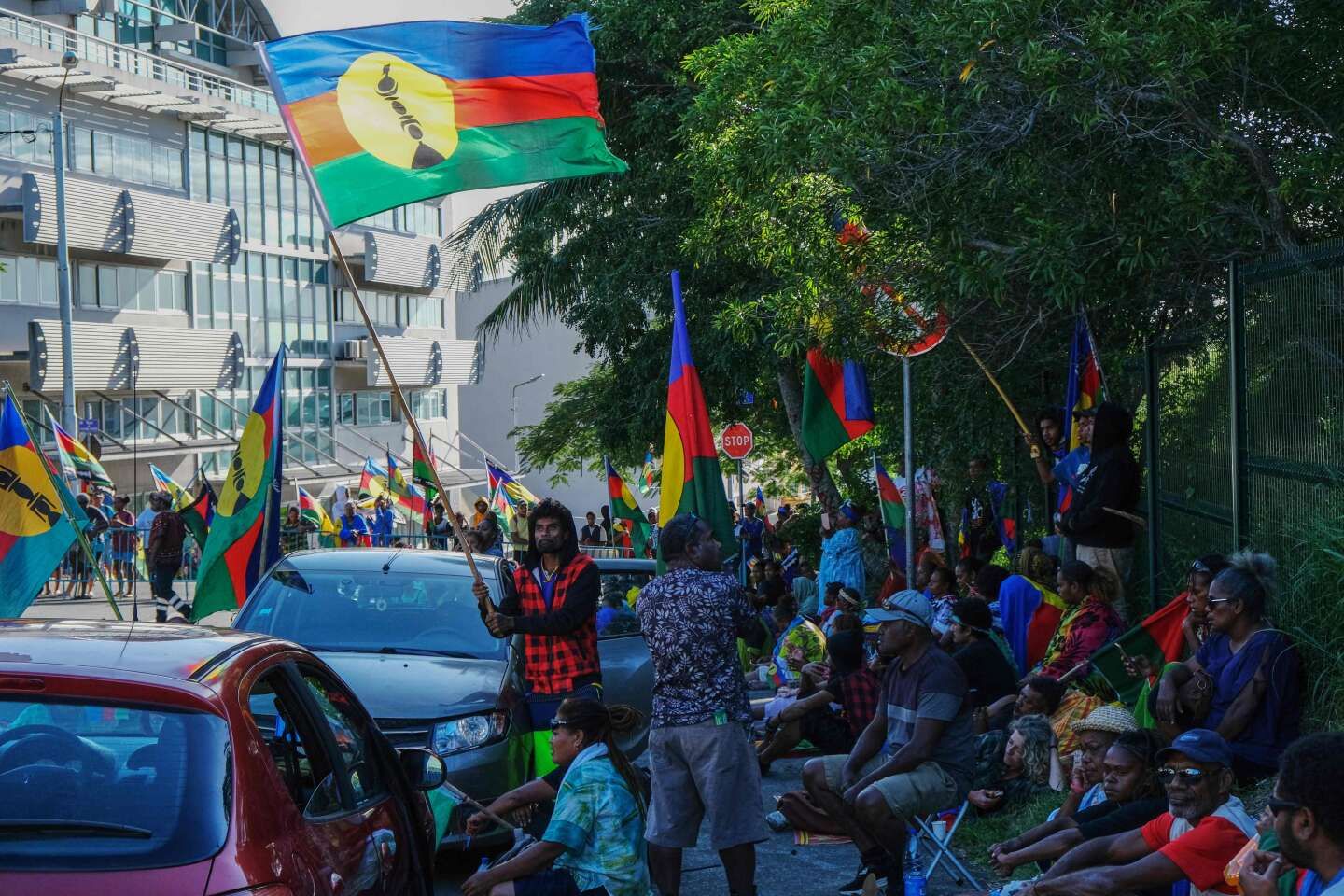 Nouvelle-Calédonie : couvre-feu décrété à Nouméa pour la nuit prochaine en raison d’émeutes en marge du vote sur la réforme constitutionnelle à l’Assemblée