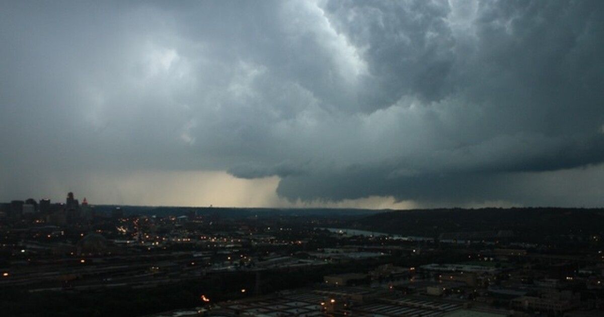 TIMELINE: When showers and storms move in Tuesday