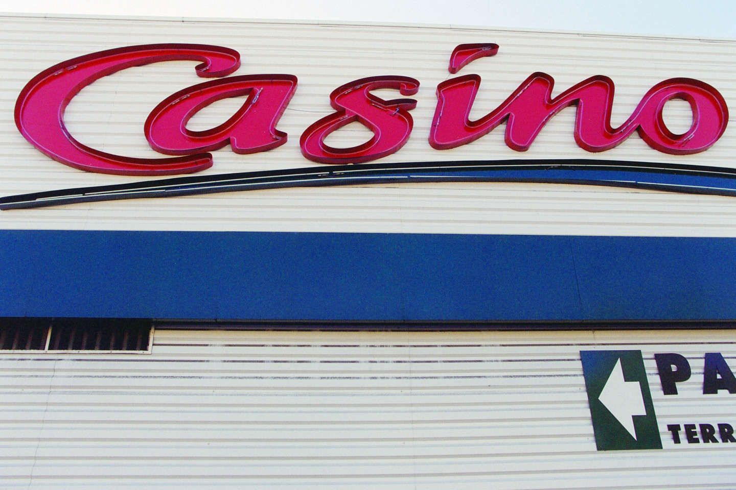 Le trio Niel, Pigasse, Zouari veut investir un milliard d’euros dans Casino