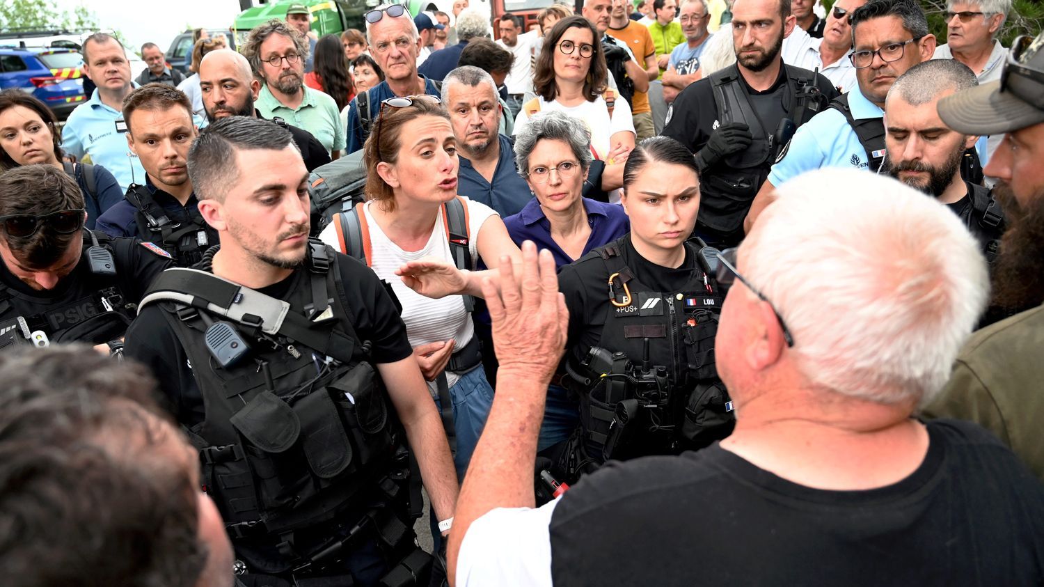 Les écologistes Marine Tondelier et Sandrine Rousseau prises à partie et insultées par des vignerons dans l'Aude