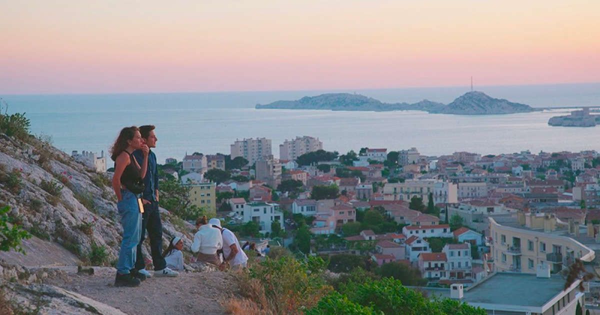 “Marseille rebelle” : sur TMC, Martin Weill navigue entre jeunesse dorée et petits caïds de cités