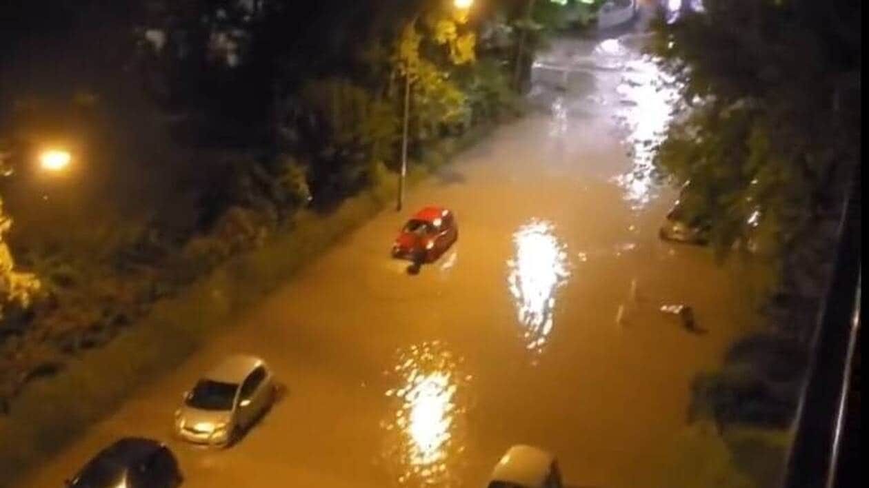 Orages et grêle dans les Pyrénées-Atlantiques : inondations à Pau, le trafic des trains perturbé