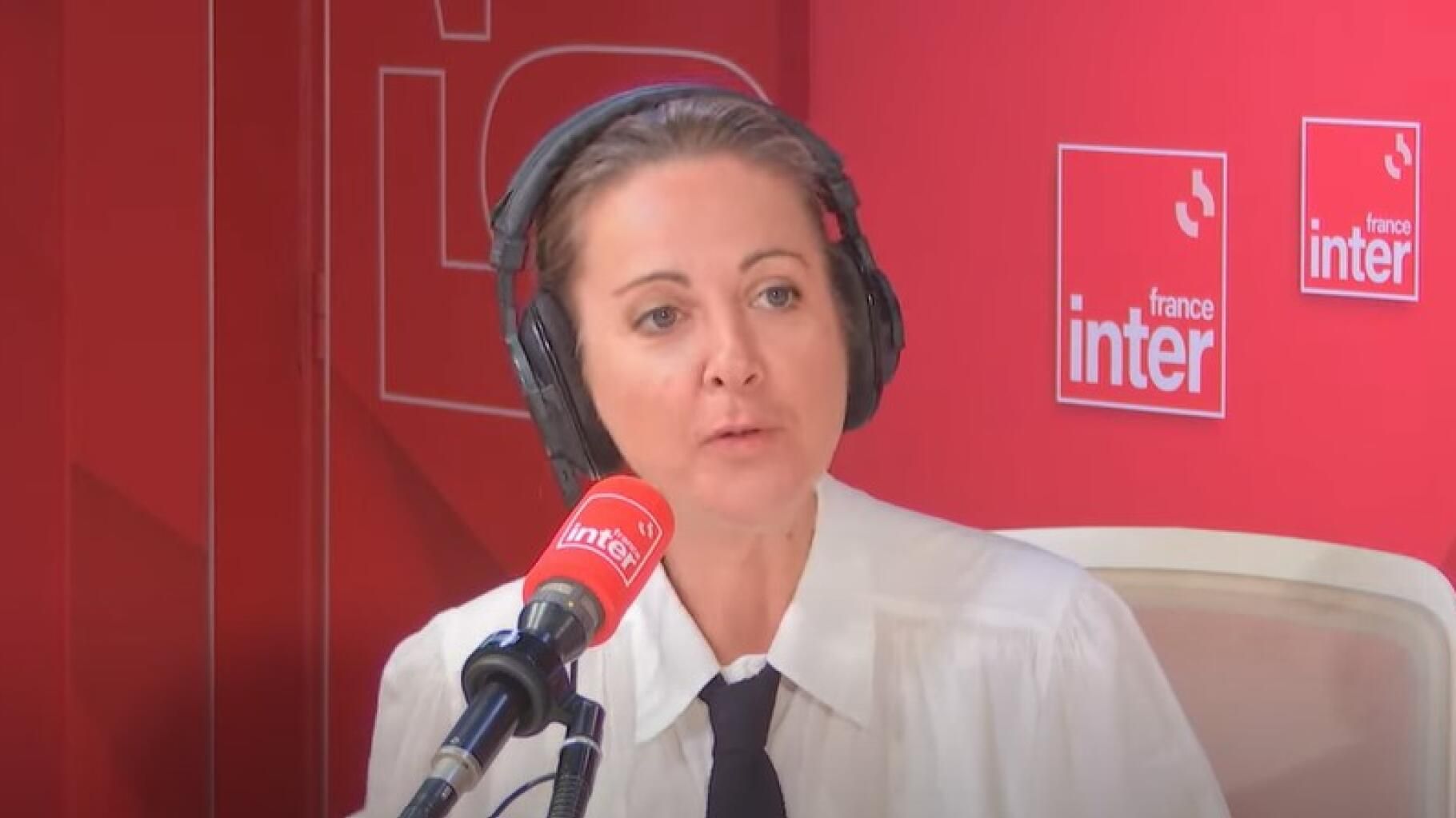 Après le licenciement de Guillaume Meurice, Charline Vanhoenacker ne démissionne pas France Inter, mais…