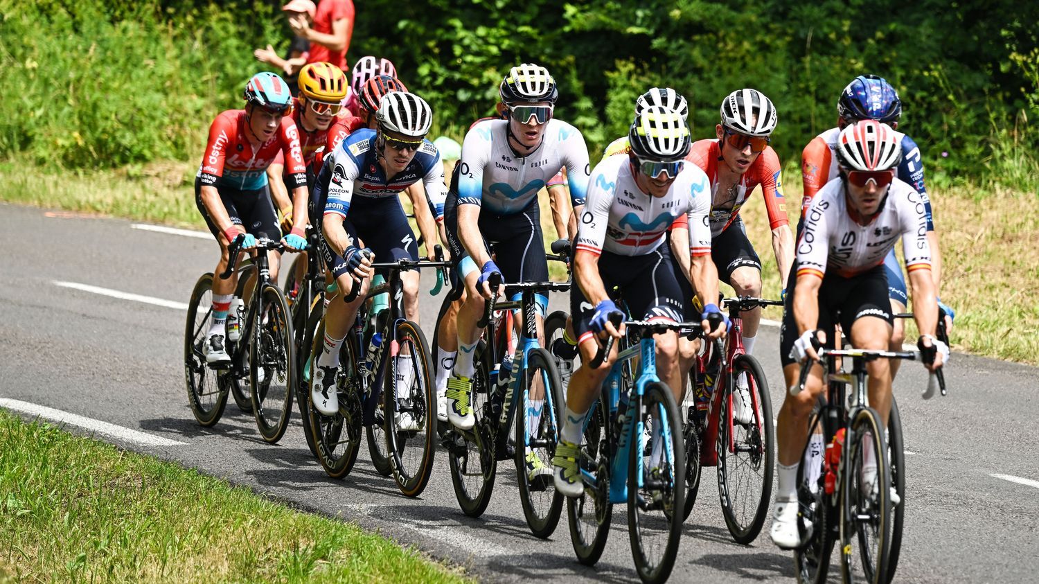 le peloton contrôle l'échappée... Suivez la 12e étape